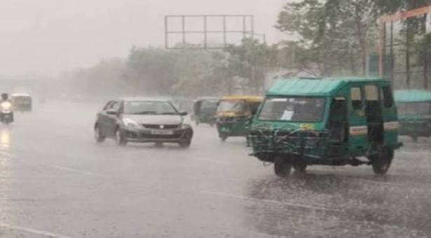 UP Weather Forecast: आज यूपी के 52 जिलों में भारी बारिश की संभावना, लखनऊ समेत इन जगहों पर रेड अलर्ट जारी